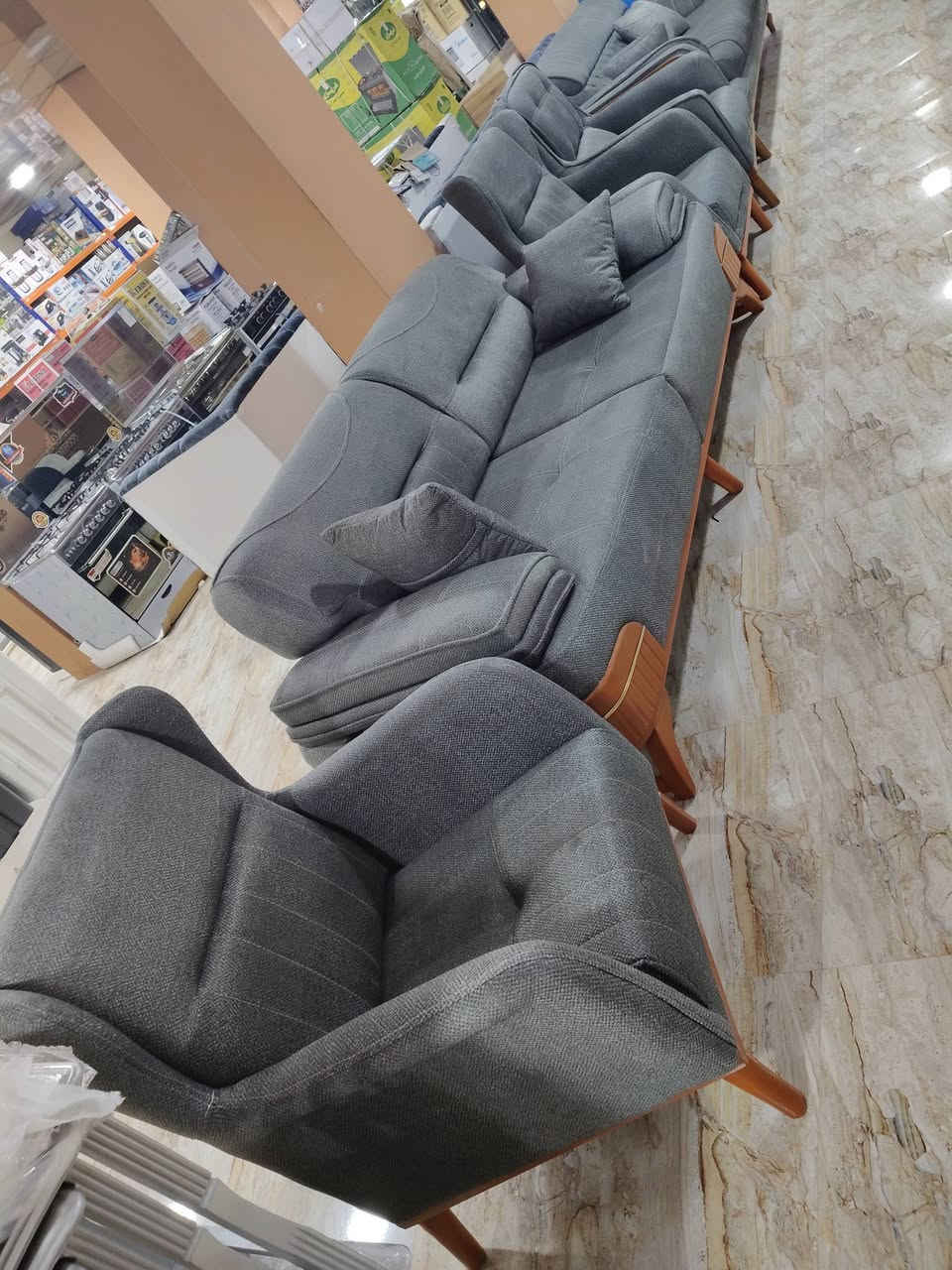 🔥✨ تخم تركي فاخر  فخامة وراحة بنفس الوقت ✨🔥

🏬 متوفر لدى معرض الرائد للأثاث المنزلي 🛋️💎

إذا تريد صالة مرتبة وتلفت الانتباه 😍👌
هاي التخم اختيارك المثالي ✨🏠

✨ المواصفات:
🔹 قماش تركي ثقيل درجة أولى 🇹🇷🧵
🔹 إسفنج سوبر كثافة – قعدة مريحة وما يهبط 💺☁️
🔹 هيكل خشب قوي ومتين 🪵💪
🔹 أرجل خشب طبيعي بتفصيل أنيق ✨
🔹 خياطة نظيفة وتشطيب مرتب 🎯👌
🔹 تصميم مودرن راقي يناسب كل الأذواق 🏡✨
🔹 🔥 تجي قلاب وتتحول إلى جرباية (سرير) بكل سهولة 🛏️👌

🏠 مناسب للبيوت الحديثة والكلاسيك 👌

📍 العنوان: سوق بيجي –  مدخل شارع المصرف القديم – من جهة البانزين خانه الحكومية 🗺️

📞 *********** ☎️
📞 *********** 📱

📩 للاستفسار الاتصال على الأرقام أعلاه أو مراسلتنا عالخاص ✉️🔥
