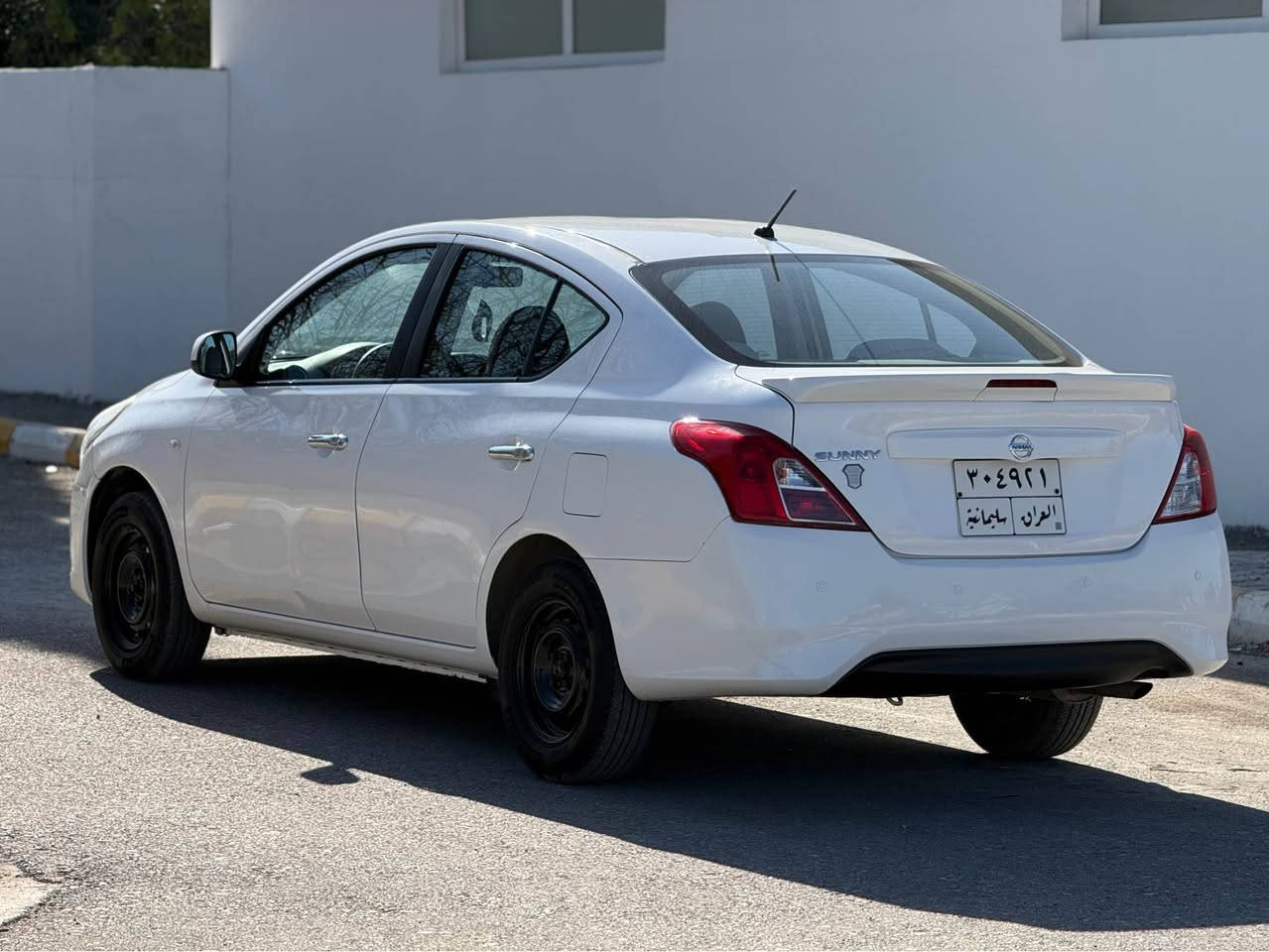 نیسان لاکشمیبایی  2020
سفری  شەریکە 
سۆنەریم داناوە 
یەک پەڵەی بۆیاخە 
یەک پەڵە ساردی هەیە 
سەیارەکە زۆر جوانە 
یەک دینار مەسروفی نیە  
گێر و مەکینە  تەبرید  تاقەو  ڕەقە  بەشەرت 
120کم  ڕۆشتووە 
مواسەفاتی  باڵ و بلاجیکتۆر و دەسک نیکڵ و دەبڵ گێچە 

نرخ 99مەجالێکی  زۆر کەم 
***********
*********** دار بنديهكان, السليمانية
