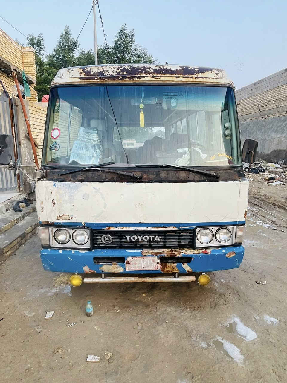 السلام عليكم كوستر عريضة للبيع مديل 85 محرك بطة 3000 لا تنقيص لا تبخير دسك باور  تخم تاير المامي جوبلس باتري جديد توني شادة  حدادية خير من الله مكان السماوة  اتصال ***********
