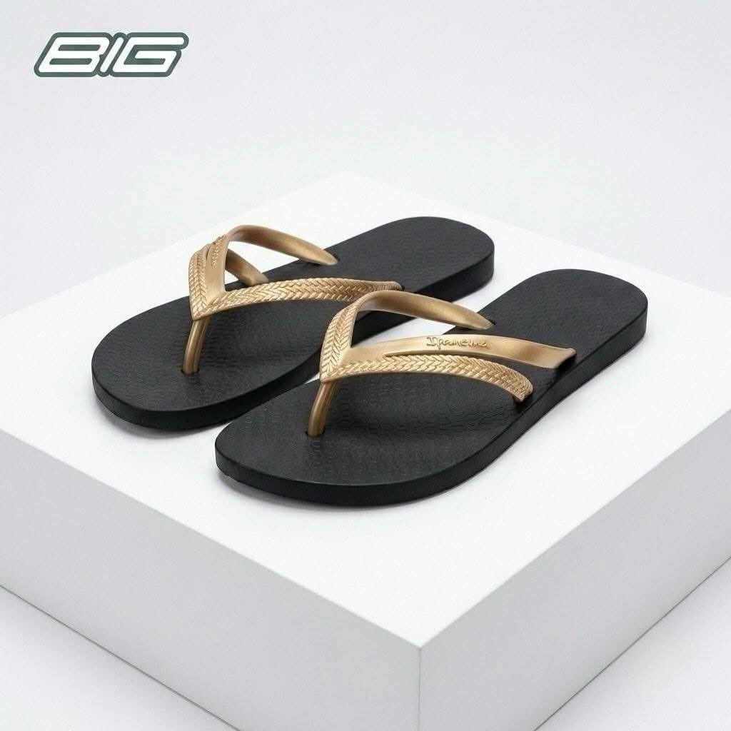 ✨ راحة وأناقة في كل خطوة ✨
اكتشفي أحدث تشكيلة السليبرات النسائية البرازيلية من BIG المصممة لتمنحكِ مزيجًا مثاليًا من الراحة والجمال 💖
خامات عالية الجودة، تصاميم عصرية، وألوان تناسب كل الأذواق… لأنكِ تستحقين الأفضل دائمًا 🌸

للاستفسار والطلب:
📞 ***********
📍 بغداد / حي العدل / شارع الربيع / مقابل مطعم المارد

#سليبرات_نسائيه  #برازيلية #إطلالة_صيفية #جودة_عالية #راحة_وثبات_هيدروليك
