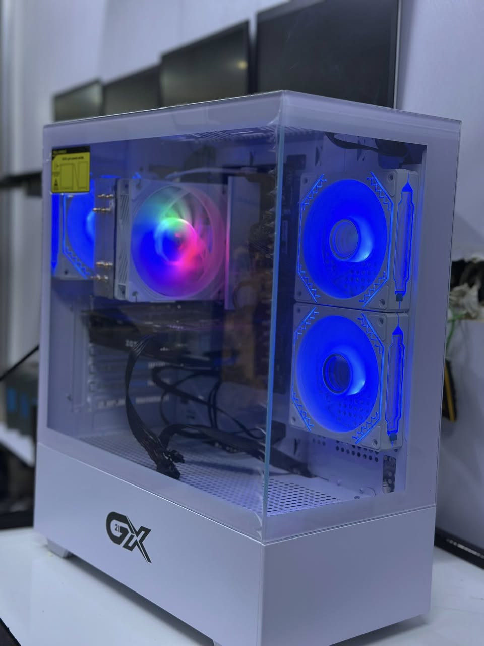 تحية طيبة شبابنا وحبايبنا 
مثل ما عودناكم اسعارنا و قطعنا ما الها مثيل - هاي التجميعة. فقط باور سبلاي وكارت مستخدمات 
I5 10400F جديد
RAM 16 2666 جديد
M.B H510 MSI A-PRO جديد
GTX1070 8GB ZOTIC مستخدم 
SSD128-HDD500 جدد
CPU FAN RGB جديد
P.S 500W+80PLUS GIGBYTE GOLD مستخدم
CASE 3 FAN جديد 
السعر ٥٠٠ الف فقط - متوفر توصيل لكافة المحافظات 
عنوان المكتب كوت المشروع شارع الحاسبات مكتب MEGA
***********
