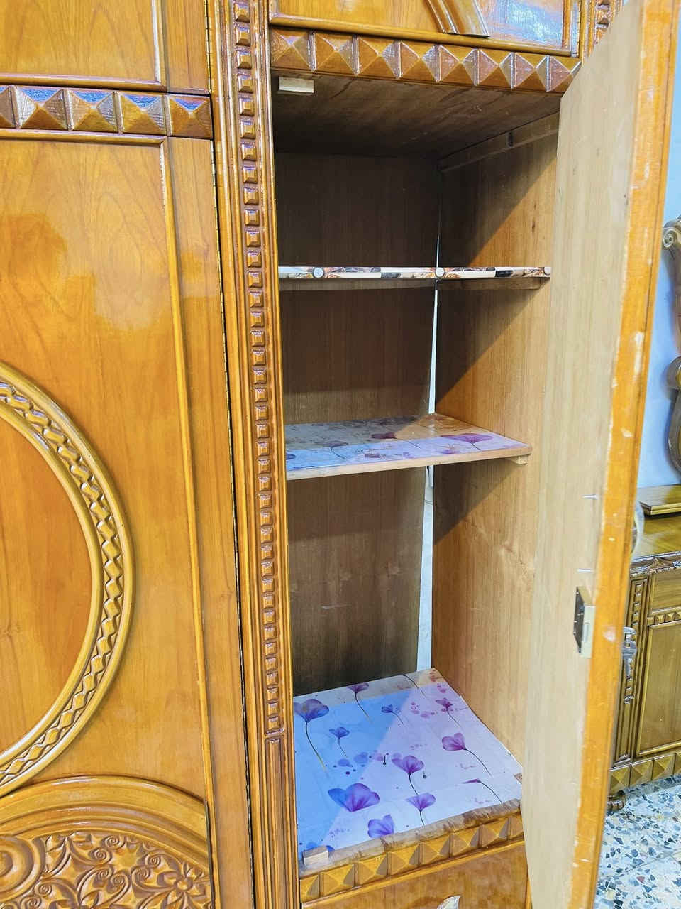 غرفه ام 4 داخل خارج صاج شغل ثكيل ضهر جرجوبه سعر 750 مكاني بغداد مدينه الصدر واتساب *********** كو توصيل 🚚
