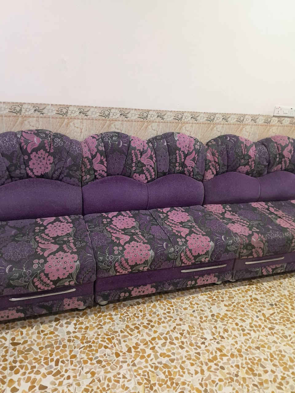 حرف L ٤قنبات وزاوية  المجموع٧متر *********** السعر ٣٠٠
