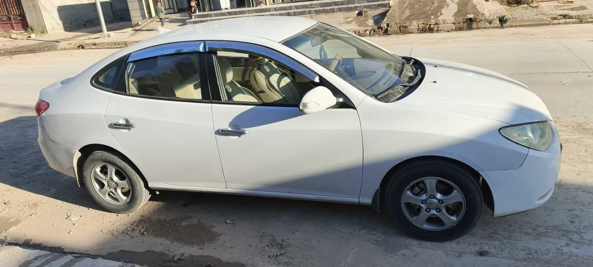 السلام عليكم
انترا 2011 بيها قطعه وحده نص چاملق سايق بدون دواخل اتوماتيك اصلي شرط المحرك لا صرف ولا نفخ ولا مفتوح دكشن ناصي  . 
***********
