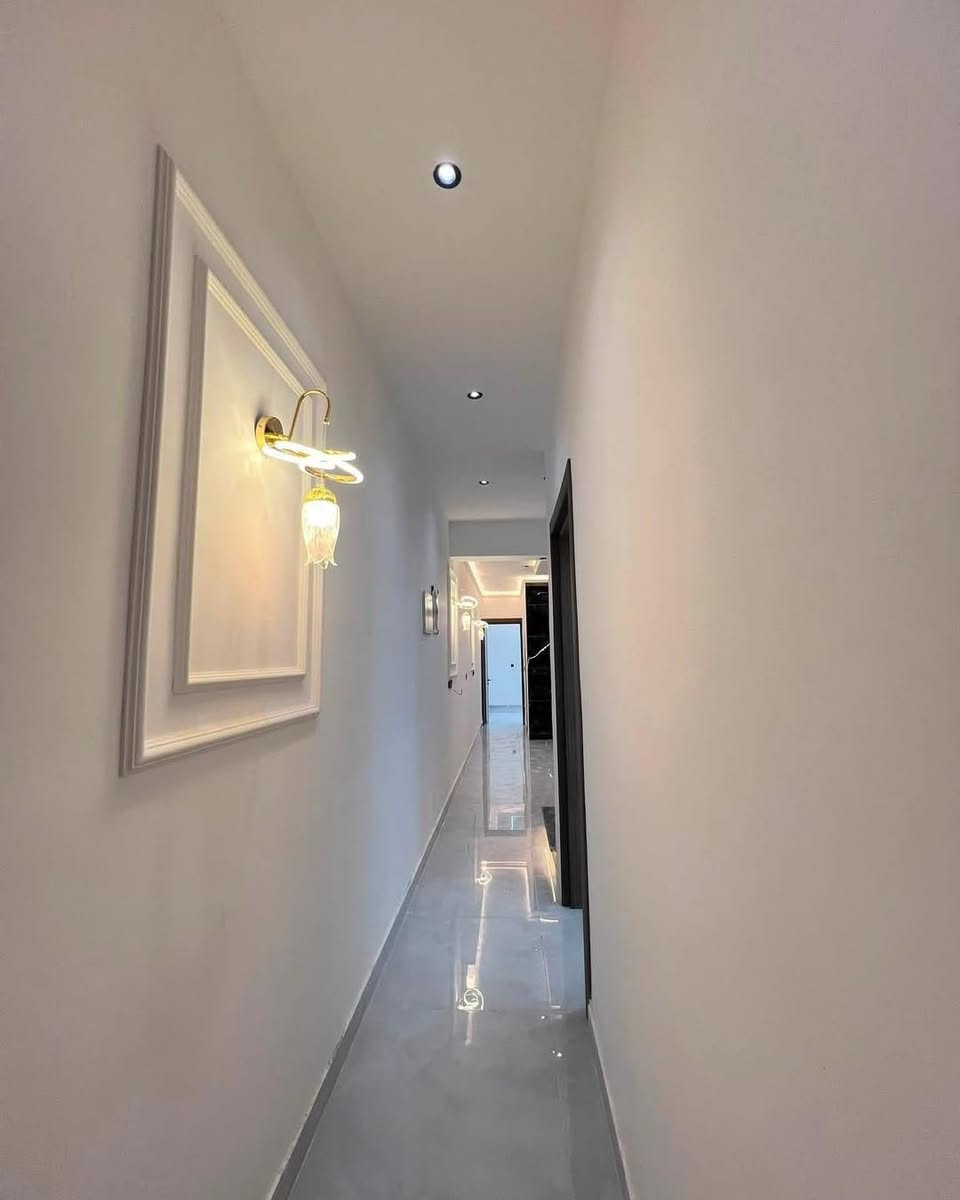 دار للبيع  طراز ملكي100 متر 🏠 
حي الجهاد مربع الامانه  🔑 

  شغل فول درجه اولى

📍مقابيل البيت سياج مدرسه عله طول الشارع 

         🫵🫵مواصفات الدار 👇👇

ارضيه بورسلين 80 في80 نانو بولش 

ديكورات صقوف صاله ومطبخ وغرفه نوم 🛌 

نضام درج بيانو 🎹 أناره 

محجر الدرج زجاج مسكرت 10 ملم 

باب قاصه بلازمه 

نضام حاكيه شاشه صوره وصوت 

جداران مطبخ وحمامات بورسلين هندي تصفير 

مدخلين ثلاث نوم 🛌 

اثنين حمام 🛁 صاله مطبخ 

السعر والاستفسار الاتصال ***********📞📞🏠مكتب الشهم للعقار
