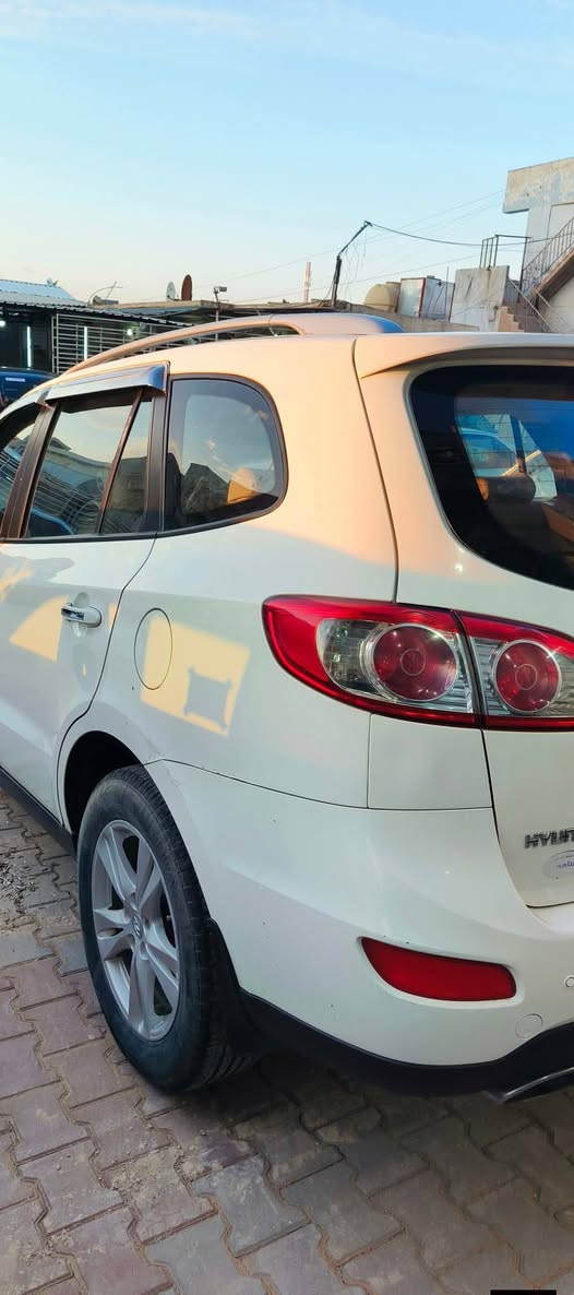 السلام عليكم 

سنتافي موديل ١١ مكينه ٤ يعني ٢٤٠٠ 
فول عدى البصمة رقم اربيل دولي و باسمي وتحويل باي وقت تريده ضررها قطعتين 
مكاني صلاح الدين 
سعرها ١٤٤$
***********
الخاص مفتوح
