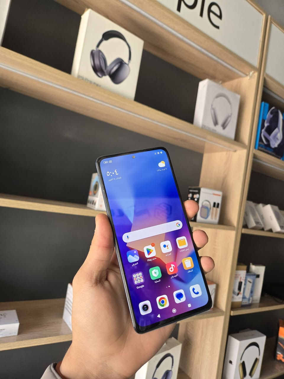 Redmi Note 10 Pro💙
نسخة برو ولون سمائي يجنن 
ذاكرة 128 رام 8 
60 فريم ببجي 💪
دبل سماعة محيطية 
بطارية 5000 
شحن سريع 45 واط 

سعر 149الف
واتساب ***********
مكان اربيل هفالان قرب جامع سيد طيب #هفالان_اربيل 📞 👌
