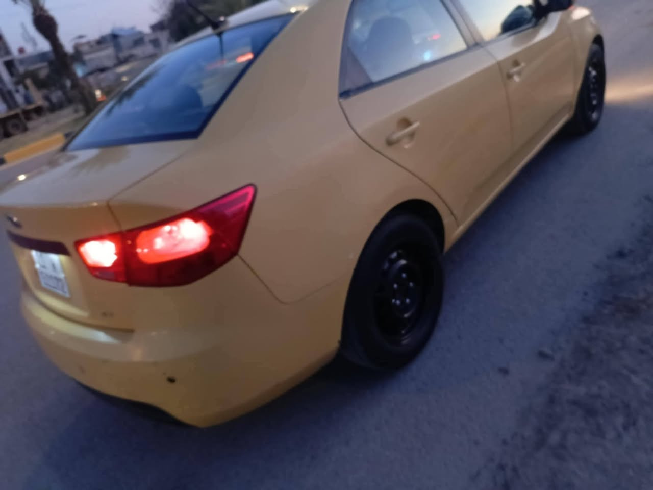 السلام عليكم للبيع او مراوس ب خصوصي  كيا فورتي اجره موديل 2013 وارد امريكي حادثة جاملغ امامي محرك 2000دوش رقم بغداد دولي بسمي  مكينه كير محرك خير من  الله تخم تاير جديد تدفئه تبريد شغالات مكاني بغداد السعر 88$للاتصال *********** بي واتساب
