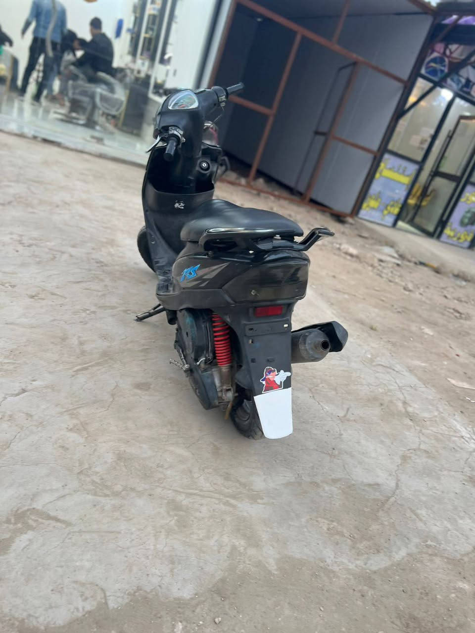 السلام عليكم دراجه ماكس عدلة كفرات سوادات ختم واحد بوشه 49 فقط ولفات مبدل كهربائيات كامله بيه كلج امامي رياضي سلف نكره صلنصه اف ام السعر 350 وبيه مجال العنوان كربلاء طويريج ***********
