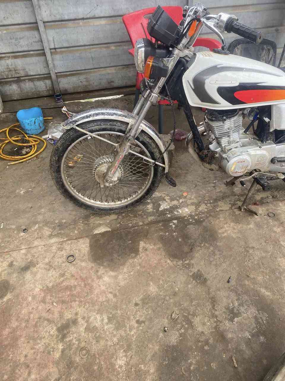 السلام عليكم دراجه تايكر أوراق ستنساخ
دراجه مكفوله من كلشي أي نقص مابيها. مكينه. مكفوله 

وين مايعجبك تفحص وين مايعجبك تطلع تراي 

كهربائيات كلها شخاله 

مكان ديوانيه ***********  مديل ١٩
