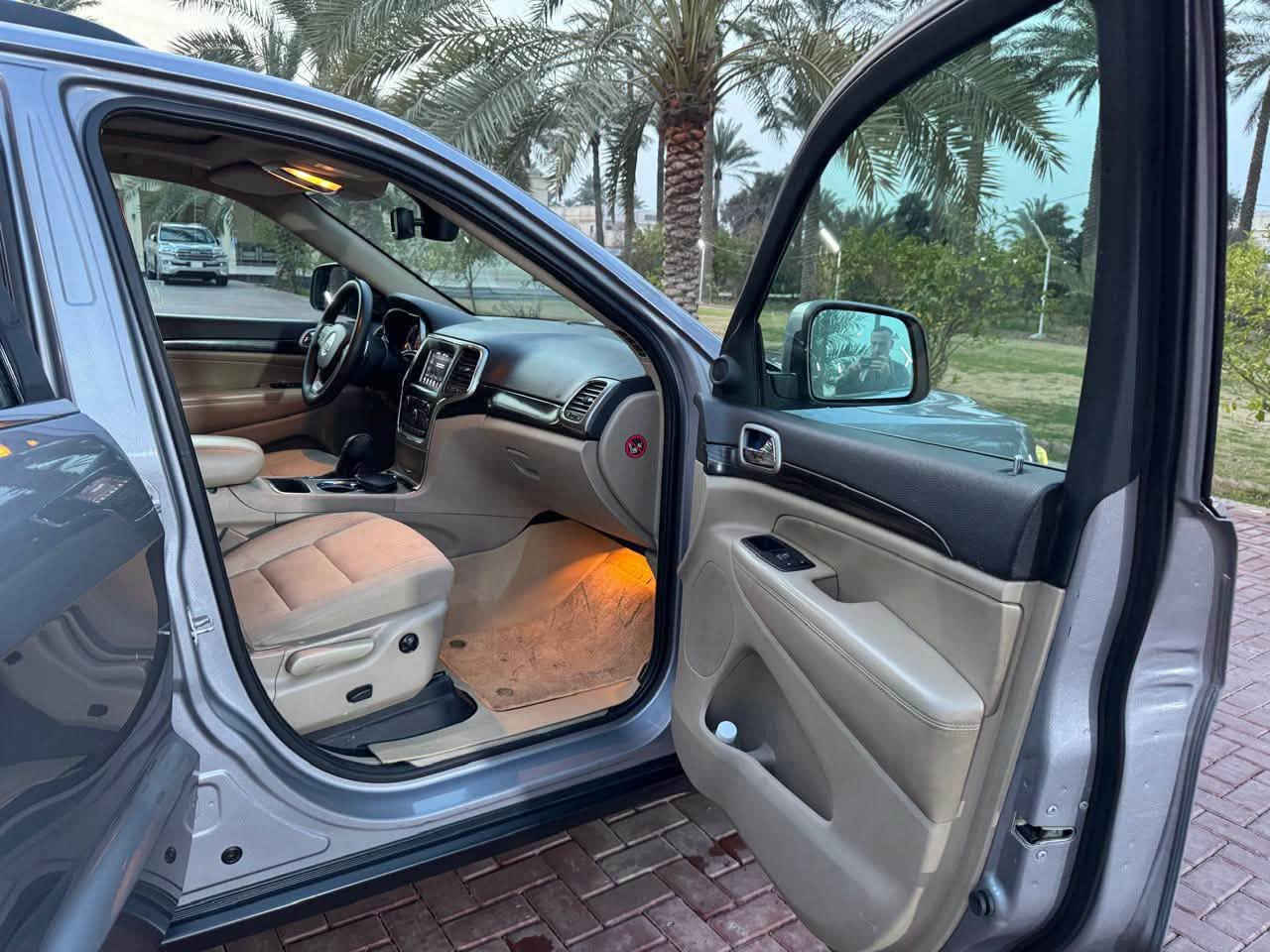 السلام عليكم
جيب لاريدو 2019خليجي 
المواصفات 
السيارة ماشية 81
فتحة 
بصمة 
كشن 2كهرباء 
شاشة كبيرة
بصمة تشغيل عدد2اصلي شركة
السيارة وكالة ليث العبيدي
السيارة فقط راس الجاملغ كما موضح ب الصورة 
السيارة اب اسمي تحويل مباشر 
رقم بعداد
عنوان السيارة ديالى بعقوبة تقاطع القدس 
للاستفسار لاتصال على الرقم ***********

