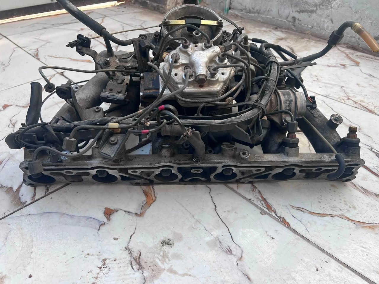 سلام عليكم 
عندي هاي السحبه مال مارسدس 300 شتريتها مال حاويه فتحتها بيدي من الكصه الله شاهد جداً نضيفه جبتها وما شديتها اخذت منها بس اربع نوزلات والشخاطه والباقي كامل ع وضع الشركه بعت السياره وبعد ما احتازها الي تخدمه بي خير ويدلل اني ماخذه ب350 اريد ابيعها ب225 مكاني نجف ***********
