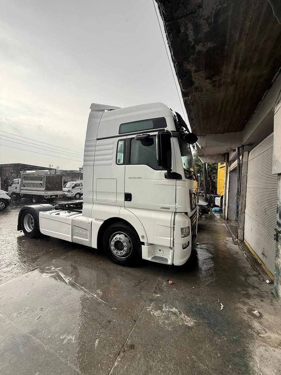 مان موديل 2018 فول مواصفات هاف 3 طكات وكاميرا وحساس وثلاجه ومبرده خزن ***********  سعرهه 235 وبيهه مجال بسيط
