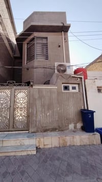 النجف حي الجامعة • ١٠٠م • ٣ غرف