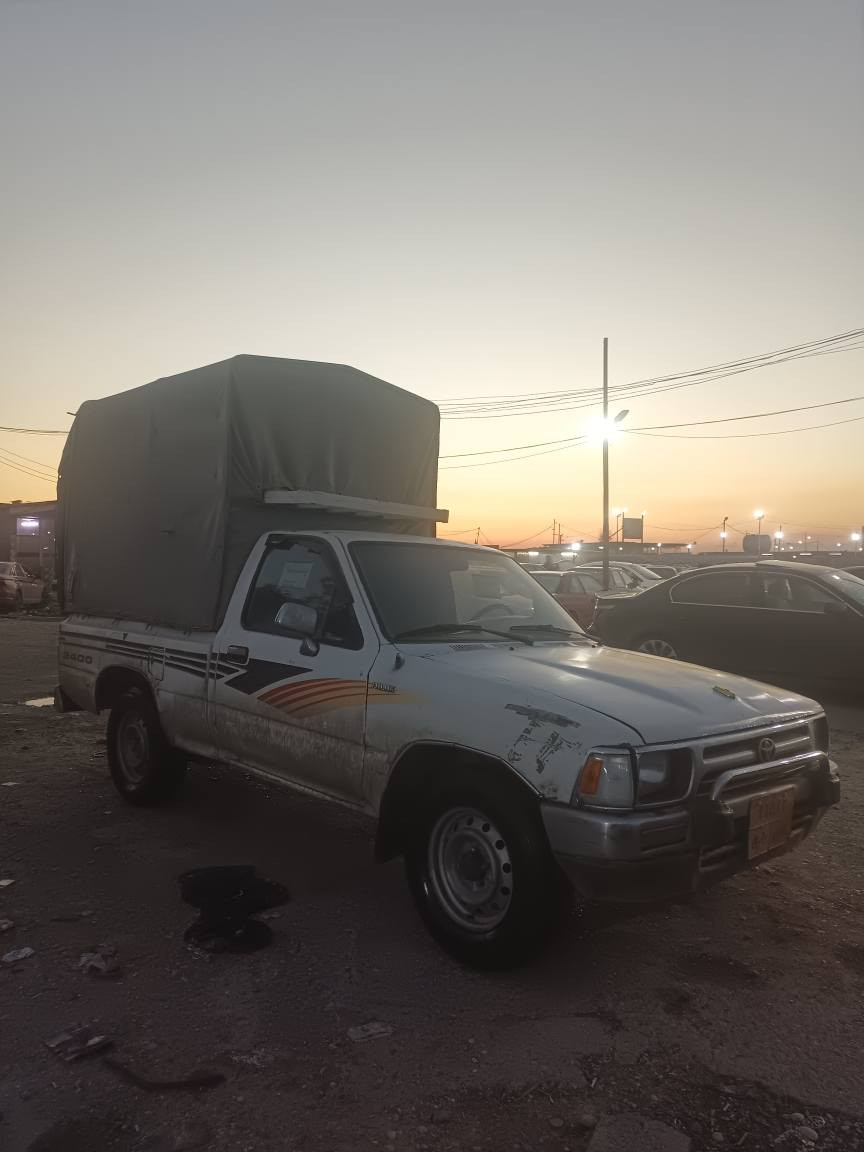 توێتە مۆدیل1991 بۆ فرۆشتن سەیارەکە مەکینەی توێتەی لەسەرە پێنج گێرە سەیارەکە سبوغ حامە بەس براوەو وەرگەرا نو شانسی بەشەرت سەیارەکە تەبریتە بەس ئیش ناکە گێرو مەکینە بەشەرت جوار تایەی نوێی لەسەرە سحری 38وەرەقەو مەجالێکی برایانە     رقم    *********** أربيل, العراق
