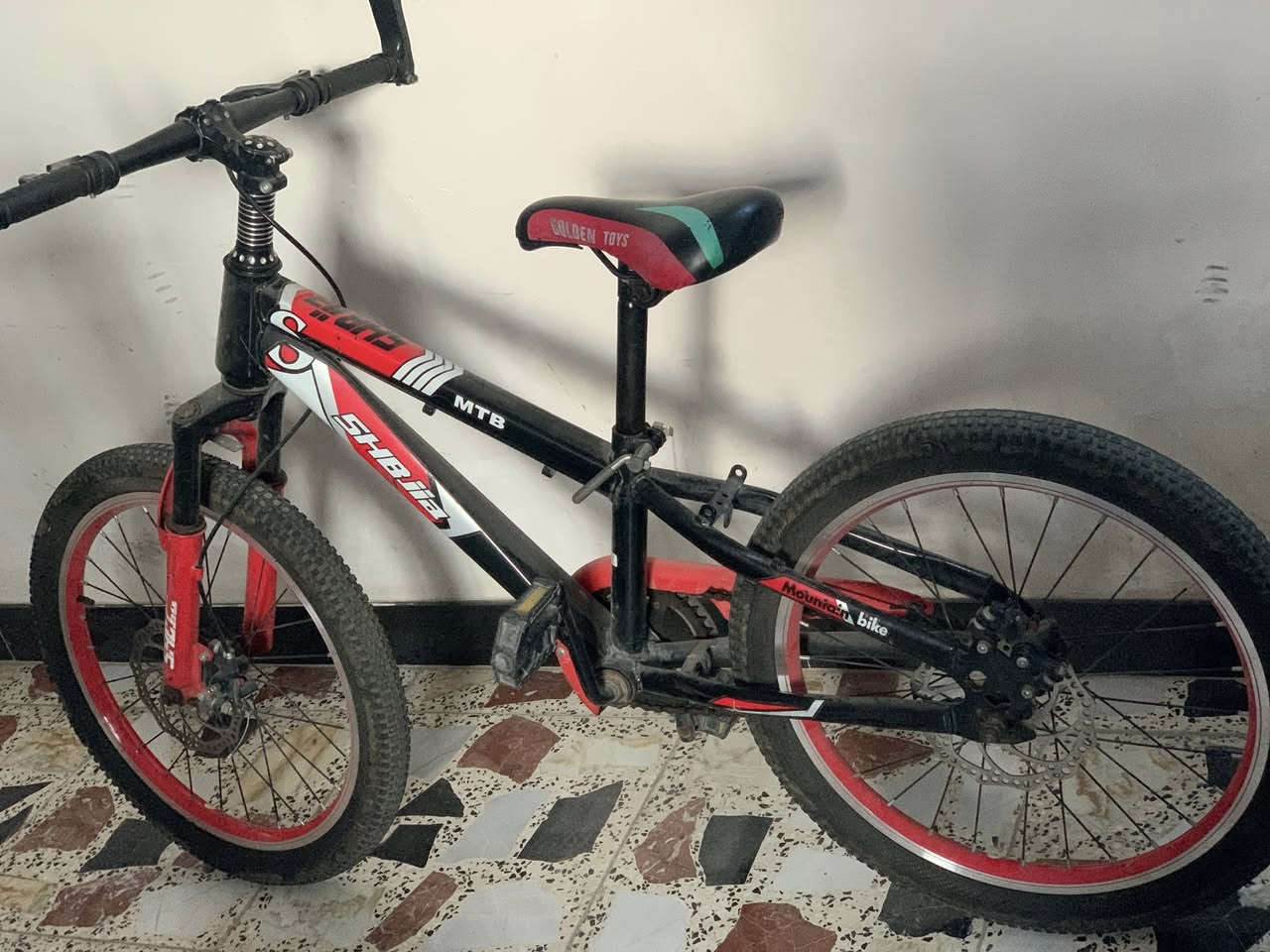 سلام عليكم بايسكل جبلي MTB دسك بريك نضيف بس مابي بريك سعر 50 وبي مجال مكاني بغداد للاستفسار ***********واتساب
