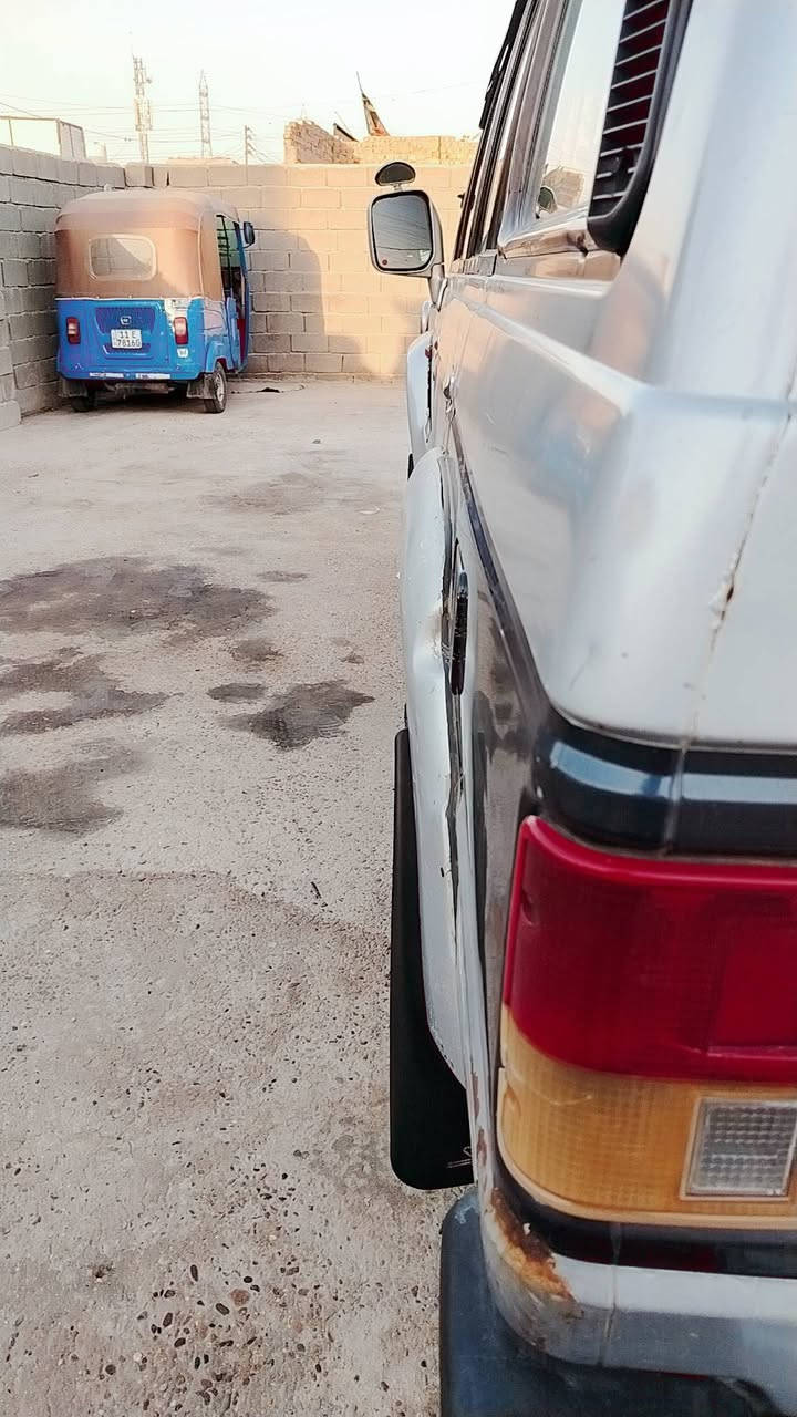 كالوبر 93 مكينه ففتي 2500 بيهه لا ستيك ولف ونبخر الصبح السياره جاهزه من كلشي تايرات كهربائيات دوشمه سدر مدينه الصدر السعر 53 وبيهه مجال ***********
