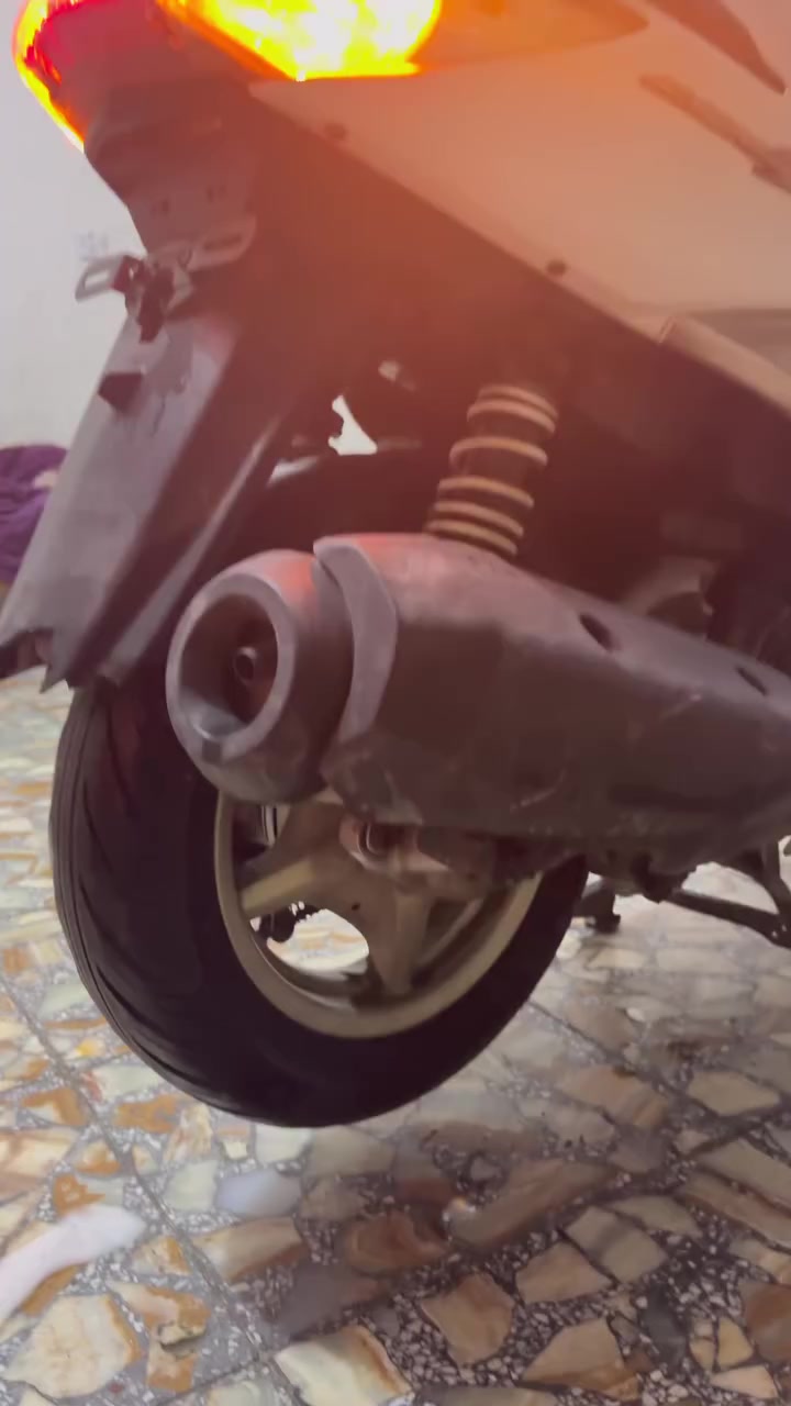 سلام عليكم سنكس فحل طلاعات دراجه خير من الله دراجه نوزل خطين دبل مو تك   الدراجه سالهه شهر من نازله رمبه مكتاتبه موجوده نزلته  1350 العنوان بغداد مدينه الصدر 💕بس وتساب ***********
