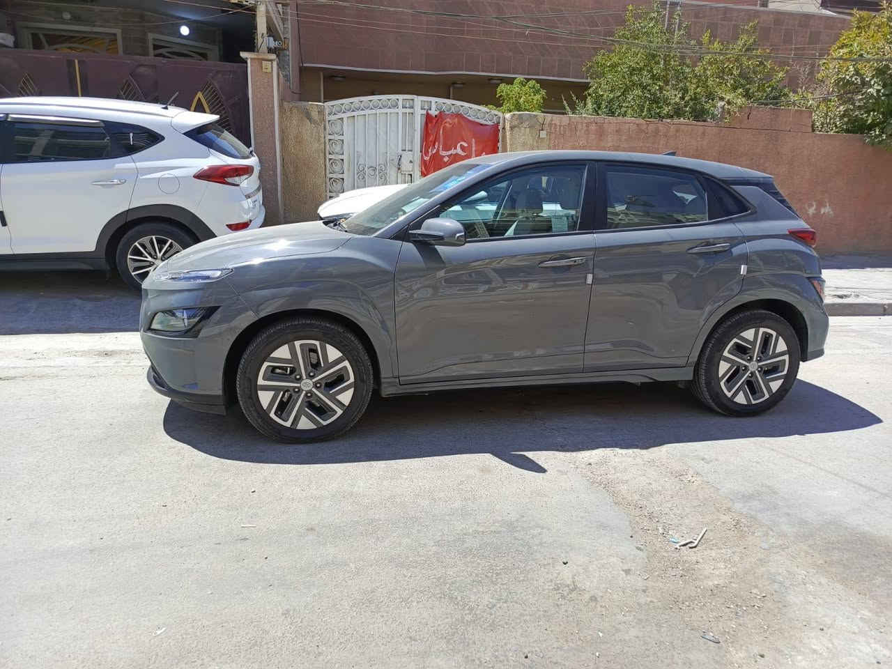 ‏السلام عليكم كونا كهرباء بالكامل 2023 وارد امريكي فول كهرباء تشتغل على الشحن كهرباء فقط بدون بنزين وبدون دهن محرك
‏بطارية ليثيوم حجم الكبير 64K كيلو واط الشحنه الواحده يمشيها حوالي 500 كيلو متر سياره نشطه وخصوصا بالتسارع
‏حادثه بنيد وجاملغ بدون دواخل
‏ايرباك  استيرن
‏1.كيجات دجيتل
‏2. تحديد مسار
‏3. شاشه
‏4.ويل كب كروم
‏5. كشنات تدفئة
‏6. تحكم
‏7.نظام سبورت + عادي + ايكو
‏8.رادارت جانبيه
‏9. بصمه
‏10. هيترات بالكشنات
‏11.كشنات كهرباء
‏12. هندبريك بصمه
‏13. بصمة ابواب
‏14. تشغيل عن بعد
‏15.رادار امامي وخلفي
‏16. كير دكم
‏17. توقف ذاتي
‏18. مثبت سرعه
‏19. مانع انزلاق
‏20. شفتات تحكم سرعه تفاعلي
‏21. شاحن USB و لاسلكي
‏السعر 135 وبيها مجال
‏***********
‏السلام عليكم كونا كهرباء بالكامل 2023 وارد امريكي فول كهرباء تشتغل على الشحن كهرباء فقط بدون بنزين وبدون دهن محرك
