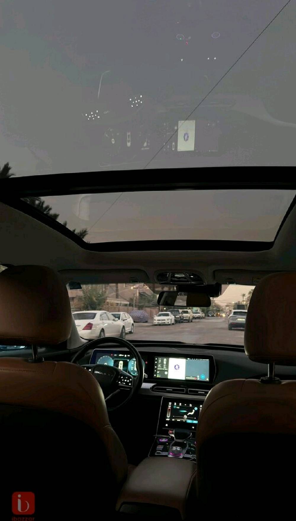 🔥 للبيع — BAIC X7 موديل 2025 اللون سلفر فل أوبشن — قمة الفخامة والتكنولوجيا 🔥 
🚨 أمتيازات مرسيدس بنز !!!
▪️بسعر (180) ورقه و بيها مجال بدون لوحات تاخذها و ترقمها وين متريد ! 🔥  
▪️عداد  الكيلو متر (188كم و قابل للزيادة)!
▪️استلام شركة جديد زيرو!!!
▪️ضمان سنتين تبديل دهن و فلاتر تبريد مجاناً ! 🔥
▪️ضمان 6 سنين محرك و گير ! 🔥 
إذا تدور على سيارة SUV حديثة تجمع بين الشكل الأوروبي، التكنولوجيا الذكية، الراحة العائلية، والمواصفات المستقبلية… فالـ BAIC X7 تعتبر من أقوى الخيارات الموجودة حالياً 😎

━━━━━━━━━━━━━━━

🚘 معلومات السيارة:
▪️ الشركة المصنعة: BAIC
▪️ الموديل: X7
▪️ سنة الصنع: 2025
▪️ اللون الخارجي: سلفر معدني فاخر ✨
▪️ اللون الداخلي: جلد Nappa من مرسيدس برتقالي فاخر مع تطعيمات حديثة
▪️ الفئة: فل كامل / أعلى تجهيز
▪️ عدد الركاب: 5 ركاب براحة ومساحات واسعة جداً
▪️ تصنيف السيارة: SUV عائلية رياضية فاخرة

━━━━━━━━━━━━━━━

⚙️ المحرك والأداء:
🔹 محرك 1.5 لتر Turbo GDI
🔹 4 سلندر تيربو اقتصادي وقوي
🔹 القوة: 185–188 حصان
🔹 العزم: 305 نيوتن متر
🔹 ناقل حركة 7 سرعات DCT مزدوج التعشيق
🔹 دفع أمامي FWD
🔹 استجابة ممتازة بالتسارع
🔹 ثبات عالي على السرعات
🔹 نظام قيادة Eco / Sport
🔹 عزل احترافي للهواء والأصوات
🔹 سرعة قصوى تقارب 240 كم/س
🔹 استهلاك وقود اقتصادي 19.3 كم لكل 1 كم
🔹 خزان وقود 60 لتر

━━━━━━━━━━━━━━━

🛞 نظام التعليق والثبات:
✔️ تعليق أمامي MacPherson مستقل
✔️ تعليق خلفي Multi-Link متعدد الوصلات
✔️ راحة عالية بالمطبات والشوارع العراقية
✔️ ثبات ممتاز بالمنعطفات والخطوط السريعة
✔️ نظام مانع الانزلاق TCS
✔️ نظام الثبات الإلكتروني ESP
✔️ فرامل ABS + EBD + EBA

━━━━━━━━━━━━━━━

📏 الأبعاد والمساحات:
▪️ الطول: 4745 ملم
▪️ العرض: 1892 ملم
▪️ الارتفاع: 1715 ملم
▪️ قاعدة عجلات: 2800 ملم
▪️ ارتفاع عن الأرض: 200 ملم
▪️ مساحة رجلين خلفية ضخمة
▪️ شنطة خلفية كبيرة مناسبة للسفر والعائلة
▪️ تصميم انسيابي بمعامل مقاومة هواء منخفض جداً

━━━━━━━━━━━━━━━

✨ التصميم الخارجي:
✔️ واجهة هجومية رياضية عصرية
✔️ شبك أمامي كرومي فاخر
✔️ إضاءة LED Matrix أمامية وخلفية
✔️ إضاءة نهارية DRL حديثة
✔️ خطوط ديناميكية فخمة
✔️ مقابض أبواب مخفية كهربائية Smart Handles
✔️ سقف بانوراما ضخم جداً بحجم يقارب 1320×850 ملم 🌌
✔️ جنوط رياضية قياس 20 إنج
✔️ مرايا كهربائية مع تدفئة وطي أوتوماتيك
✔️ جناح خلفي رياضي
✔️ باب خلفي كهربائي ذكي
✔️ حساسات أمامية وخلفية كاملة
✔️ كاميرات محيطية 360° ثلاثية الأبعاد HD

━━━━━━━━━━━━━━━

🛋️ الداخلية والفخامة:
✨ داخلية تعتبر من أفخم الداخليات ضمن فئتها السعرية

✔️ جلد Nappa فاخر
✔️ مقاعد كهربائية متعددة الوضعيات
✔️ تبريد + تدفئة  😮‍💨
✔️ ذاكرة حفظ لوضعية السائق
✔️ تحكم كهربائي كامل بالمقاعد
✔️ إضاءة داخلية Ambient Light بـ 64 لون 🌈
✔️ خامات Soft Touch فخمة جداً
✔️ ديكورات داخلية حديثة
✔️ فتحة سقف بانوراما ثنائية
✔️ مكيف أوتوماتيك ذكي ثنائي التحكم
✔️ فتحات تكييف خلفية
✔️ فلتر تنقية هواء للمقصورة
✔️ عزل حراري وصوتي ممتاز

━━━━━━━━━━━━━━━

📱 التكنولوجيا والشاشات:
🔥 من أكثر السيارات الصينية تطوراً بالتكنولوجيا

✔️ 3 شاشات LCD داخلية:
• شاشة عدادات رقمية 12.3 إنج
• شاشة وسطية ترفيهية 12.3 إنج
• شاشة مستقلة للتحكم بالمكيف 7 إنج

✔️ Apple CarPlay
✔️ Android Auto
✔️ بلوتوث + أوامر صوتية
✔️ مساعد صوتي ذكي بالذكاء الاصطناعي !
✔️ نظام التعرف على الوجه 😳
✔️ تشغيل بصمة Start/Stop
✔️ دخول ذكي بدون مفتاح
✔️ شاحن لاسلكي سريع
✔️ USB أمامي وخلفي
✔️ تحكم كامل من المقود
✔️ تحديثات ذكية للنظام

━━━━━━━━━━━━━━━

🅿️ أنظمة الركن والمساعدة:
✔️ كاميرا 360° HD
✔️ عرض ثلاثي الأبعاد للسيارة
✔️ خطوط ديناميكية أثناء الرجوع
✔️ نظام ركن ذاتي Auto Parking 🤖
✔️ مساعد نزول المرتفعات HDC
✔️ مساعد صعود المرتفعات HHC
✔️ Auto Hold
✔️ فرامل إلكترونية EPB

━━━━━━━━━━━━━━━

🛡️ أنظمة الأمان والذكاء:
✅ مثبت سرعة راداري ذكي IACC
✅ تحذير مغادرة المسار LDW
✅ المحافظة على المسار
✅ مراقبة النقطة العمياء BSD
✅ تحذير اصطدام أمامي FCW
✅ فرملة طوارئ أوتوماتيكية AEB
✅ التعرف على إشارات المرور TSR
✅ مراقبة تعب السائق
✅ High Beam Assist للإضاءة العالية الذكية
✅ 6 وسائد هوائية
✅ TPMS مراقبة ضغط الإطارات
✅ فتح الأبواب أوتوماتيكياً وقت الحوادث
✅ نظام مانع السرقة + Immobilizer

━━━━━━━━━━━━━━━

🌟 مميزات تخليها تنافس سيارات أغلى منها:
⭐ تصميم قريب للسيارات الأوروبية
⭐ فخامة داخلية أعلى من سعرها
⭐ تكنولوجيا متقدمة جداً
⭐ راحة ممتازة بالسفر والخط
⭐ مناسبة للعائلة والشباب
⭐ قيمة عالية