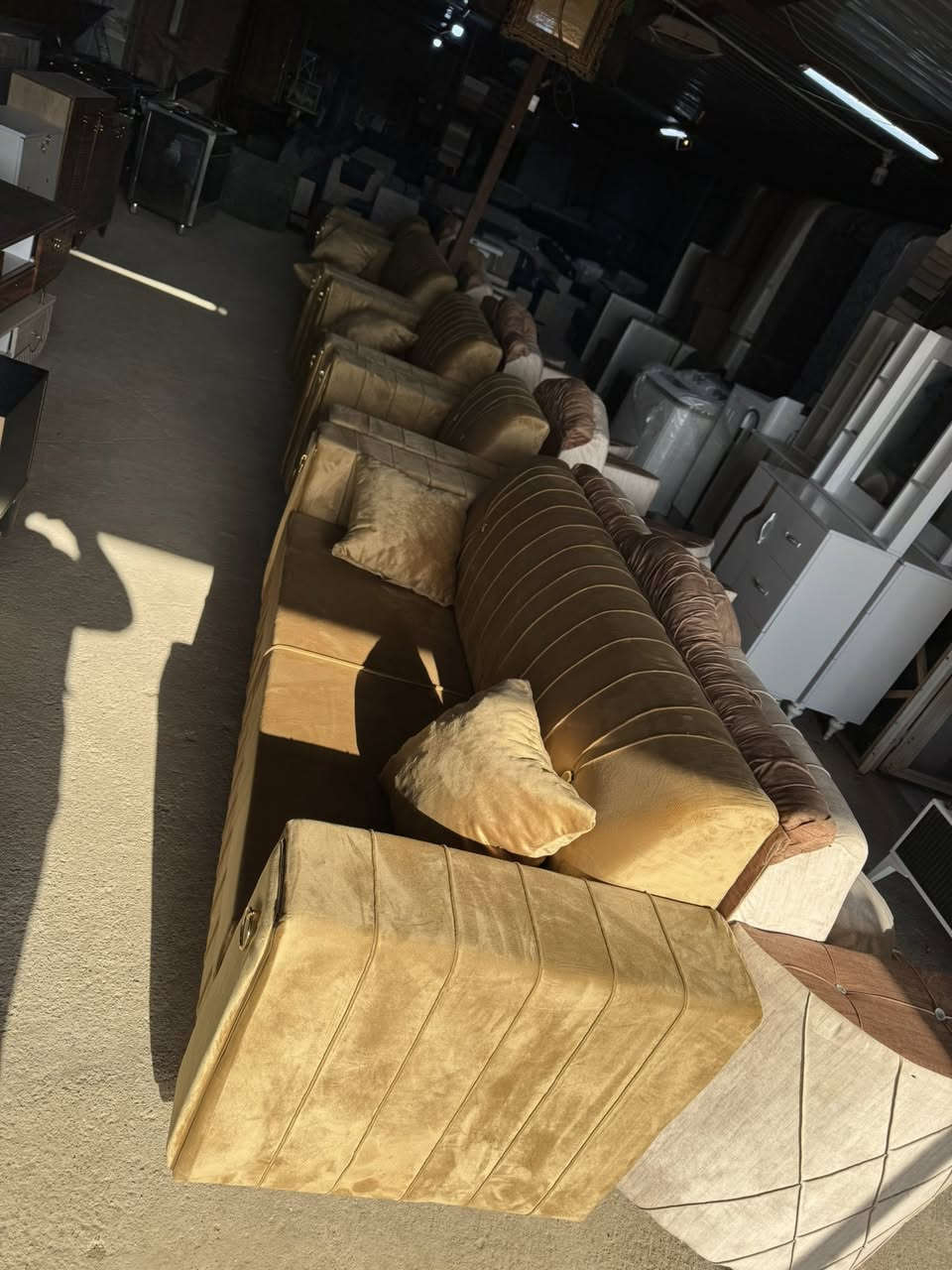 إذا كان للنجاح إسم فهو يتغنى بأسمنا كما تتغنى السماء بتساقط المطر
وإن كان للنجاح دوي صوت أقوى فأسم معرض علوش للأثاث والأجهزة المنزلية كصوت الرعد المدوي 
لله الحمد حتى يبلغ الحمد منتهاه
تم وصول وجبة جديدة من الدواويين ذات المنشأ والألوان التي تضيف لمسة جمال وأناقة لمنزلكم كما عودناكم دائماً بتوفر كل ماهو جديد ومتين ويسر عين الناظرين 
الزبائن الذي تم الحجز مسبقاً يرجى زيارتنا .. كما نتشرف بوجود جميع الزبائن الكرام
ما عليكم سوى الإختيار ونحن نقوم بأعمال التوصيل لكافة محافظاتنا العزيزة وكذلك منطقتنا الجميلة
نسعى دائماً لنكون الأول بمجال عملنا لأننا الأصدق الأفضل
للاستفسار والطلب الأتصال على الأرقام التالية 
***********
***********

@إشارة
مجمع علوش للأثاث المنزلي المستخدم والجديد
