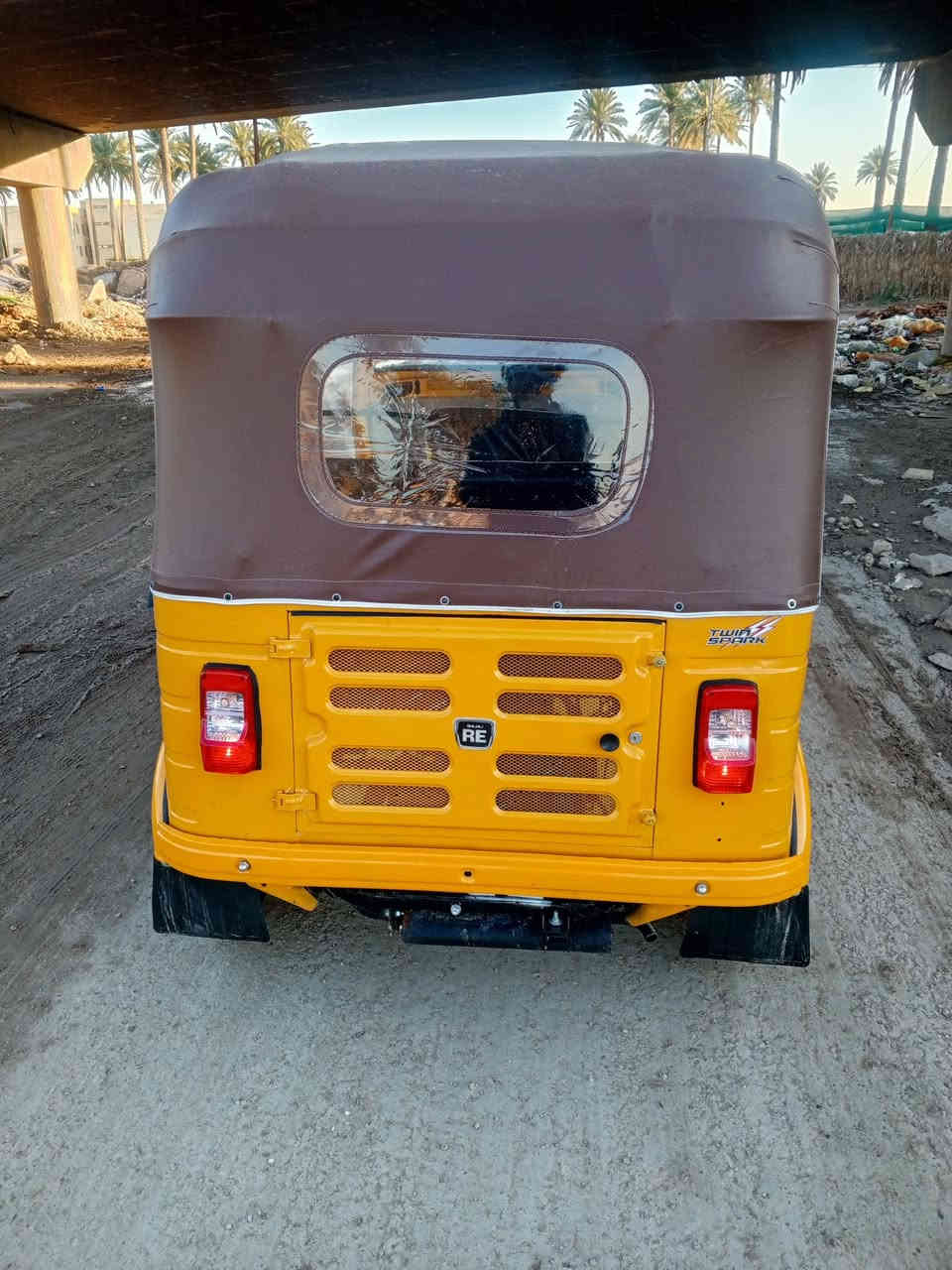 السلام عليكم عندي تكتك للبيع موديل 19شهر 11رقم سنويه لوحاتها طالعات دراجه مصبوغه جماليه غطره معجون مابيها من عده دوسات معمرات سعر 6ملايين و100  والشراي بي خير ويدلل مكاني واسط نعمانيه تكتك مابيها نقص برغي كبل للشغل ***********][***********
