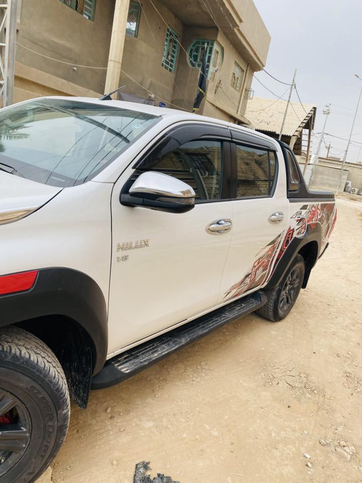 سلام عليكم
للبيع تويوتا هايلوكس 
ضمااااان 

موديد  2023 
ماشيه 90 الف 

فول مواصفات 
تبريد كشنات 
كامره  
شاشه 
حساسات اماميه + خلفيه 
شاحن لاسلكي + سلكي 
وباقي المواصفات المعروفه 

كفاله عامه 
السعر : 360 مجال بسيط 

والي تعجبه يدلل 

للاستفسار الاتصال على الرقم 

***********
