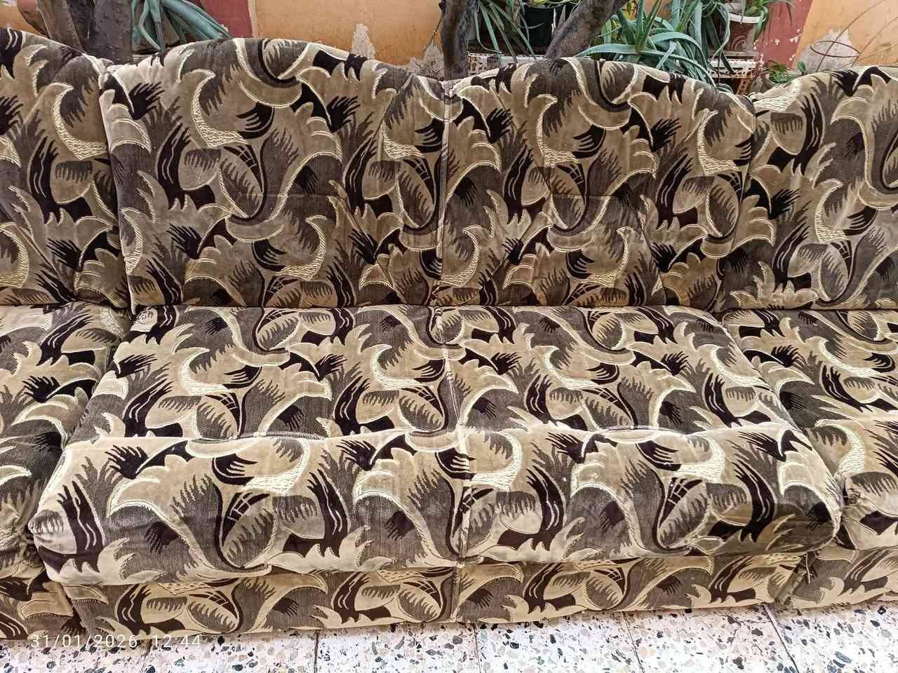 ديوان 13 متر مستعمل نضيف للبيع بسعر مناسب جدا ***********
