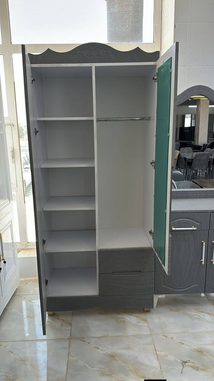 كنتور ملابس شبابي
عنوان طوز خورماتو سوق جمهورية حسن قوان قرب اشتي مول
‏مراسله خاص او واتساب ***********
