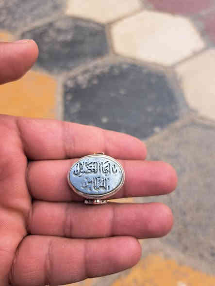 محابس للبيع اصليه صياغات حلوه
السعر ١٠٠ قفل
واذا مفرد ٤٠ الواحد
مكاني واسط 
***********
لايوجد توصيل
