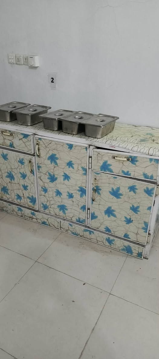 سـلام عليكم غراض مطعم نظيفه
شوايه كباب مع ماطوره شغاله ونضيفه قفل بدون عمله 150

  الميز 75

والكامنتر 75

الكراسي  عدد 10 بـ.  10.000

جام خانه واجهيه مال محل  العرض 4 الارتفاع 3.ونص استعمال شهر نضيفه 

مكان كربلاء قرب أمن الداخلي 
الرقم ***********
