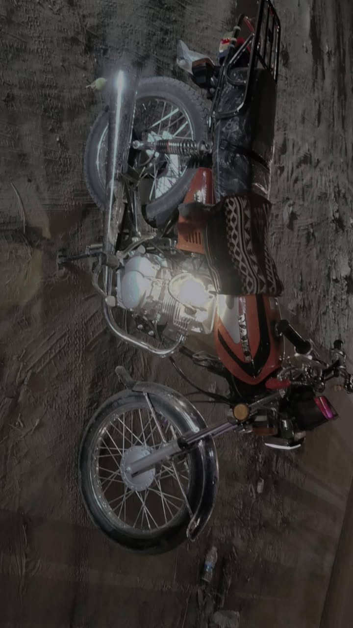 السلام عليكم دراجه جديده برغي مامفتوح بيها دراجه موديل ٢٠٢٥اوراق سكنر وكيلها بل خان مكان نجف قريه الغدير *********** سهى 750وبيها مجال
