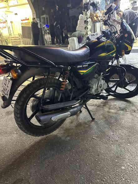 دراجة بوكسر كلاسك موديل 2021 للبيع مرقمة بغداد انكليزي تحويل ثاني يوم الدراجة مكفولة كفالة عامة مابيه اي نقص رايده ب 2250مجال حك لجية الدراجة جديدة ماشيه 25 الف استخدام شخص يم جناي
العنوان بغداد حي جهاد حي الحسين ***********
