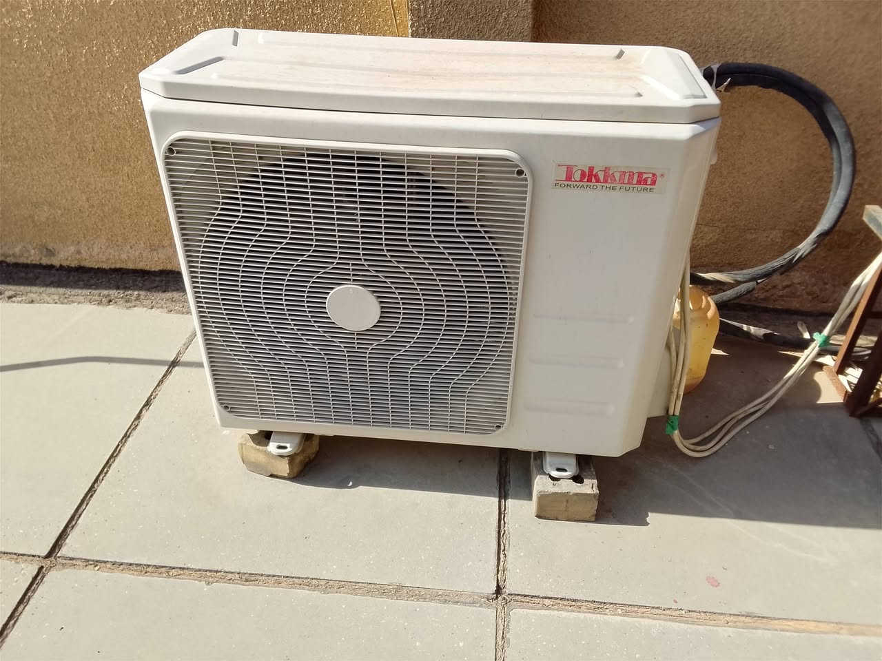السلام عليكم 
سبلت 2 طن
نضيف وكلشي مابي
هوا يخبل بارد 
نوع توكما
ب 500 وبي مجال 
بغداد الاسكان شارع 23
***********
