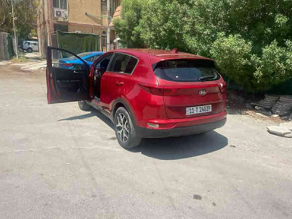 السلام وعليكم 
سبورتج 2017امريكي 
حادثها دعاميه خلفيه فقط بدون دواخل وباب الصندوق قليل
مكينه 2400 جي دي اي 
كير مكينه مكفولات
سياره على وضع الشركة ماشيه 83000
بيها بارد بالبنيد السونار وصور الحادث موجودات بالمنشور 
للبيع او مراوس السعر 153 وبيها مجال
للاتصال او اتساب

 ***********

رقم بغداد باسمي الرقم الدولي 
مكاني بغداد ناحيه الرشيد
