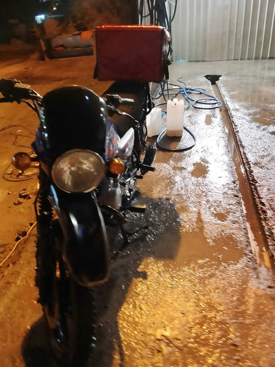 السلام عليكم عندي بوكسر موديل 22
محرك مامفتوح نضيف بيها خيط تبخير اوراقها كامله مابيها اي نقوصات نكره سلف تشتغل تراي وين ميعجبك رايدها بمليون وميه قفل
مكاني بغداد  رقمي ***********
