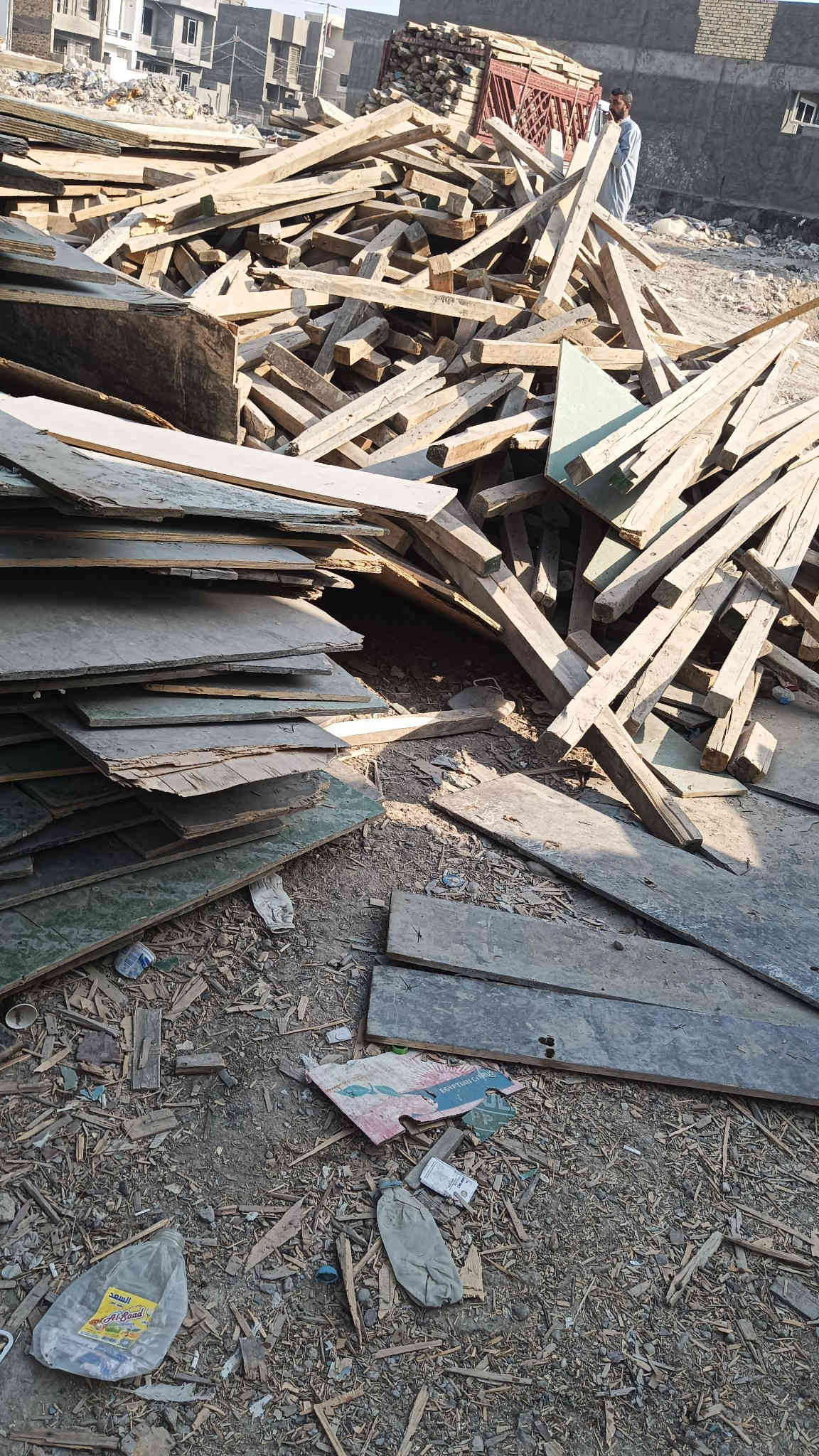 السلام عليكم خشب للبيع كميه كبيره شكد متريد موجود دوكه سير درابي ***********
