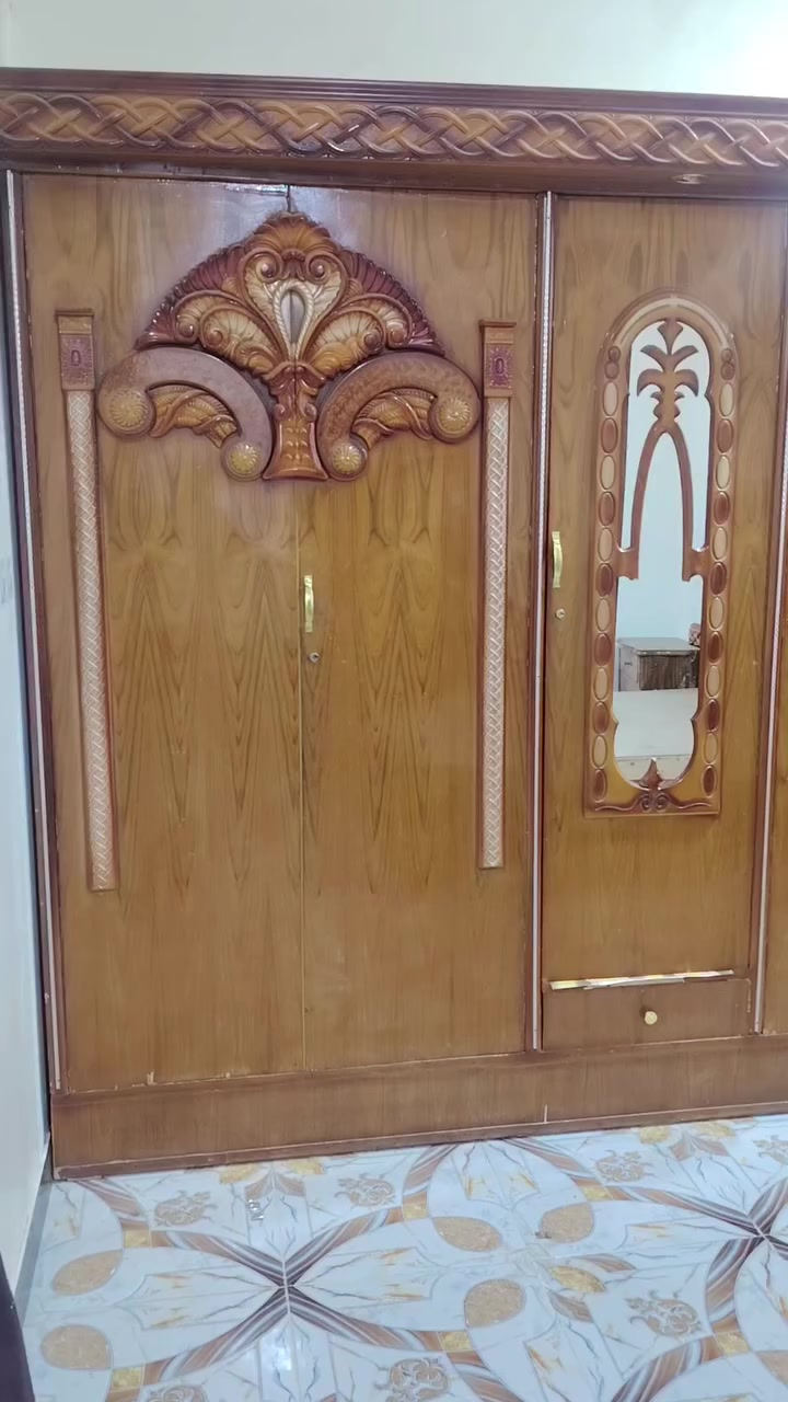 غرفه للبيع اخشاب نضيف اخو الجديد بالحقيقه اجمل وخشب نضيف 90بلميه ***********
