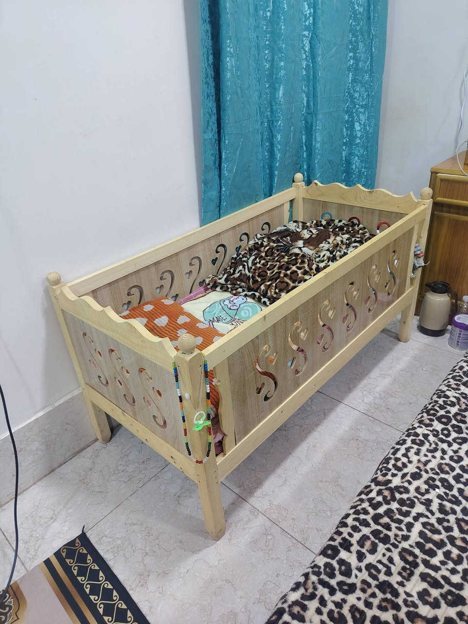 ثلجه البيع جديد بس المطور عطال وهاي جربيه السعر 130 ثنيهن قفل شراي يتصل ***********
