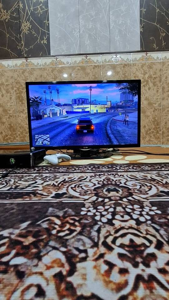 سلام عليكم بلي اكس بوكس 360 سلم مكفول
نضيف كلش وكله شغال شرط الفحص ويا 2 جوستك
بي العاب 60 لعبه ب GTA 5 وهواي العاب 
السعر 120 وبي مجال قليل مكاني ناصريه مركز 
*********** ناصرية, ذي قار
