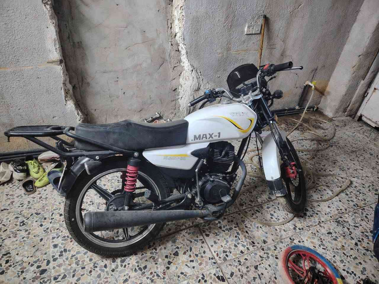 السلام عليكم دراجه سونك ماكس محرك 200cc
موديل 2025
 صار فتره من نزلته من الشركه  الدراجه بسمي 
دراجه جديده معنه الكلمه  بعدهي عل وضع الشركه 

*********** واتساب ورصيد غير متواجد عل الفيس
