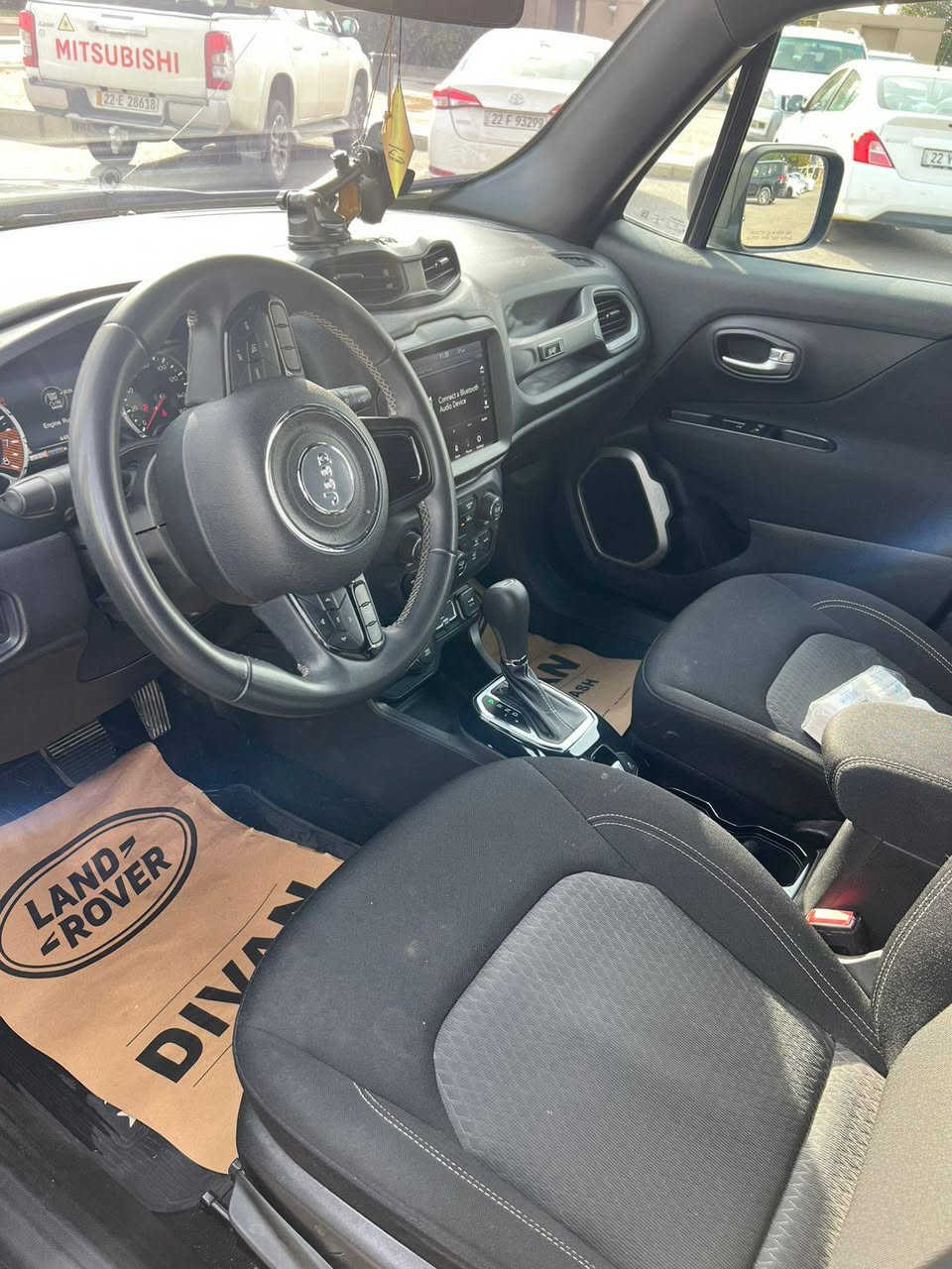 Jeep Renegade 4X4   2021
نيو مواصفات دةبل اكسل 
٣٠ هةزار ميل رويشتوة 
 
چاملغ و دةركةي بوياغة  بي زوري    ارباك سيستمة 

سةيارةكة زور تازة و بي نوقسانية  
گير و مةكينة و تةبريد بة شةرت 
 تحويل و غرامة بةشةرت 
سعر ١٢٦ وةرةقة و مجال 
***********  هةولير أربيل, العراق
