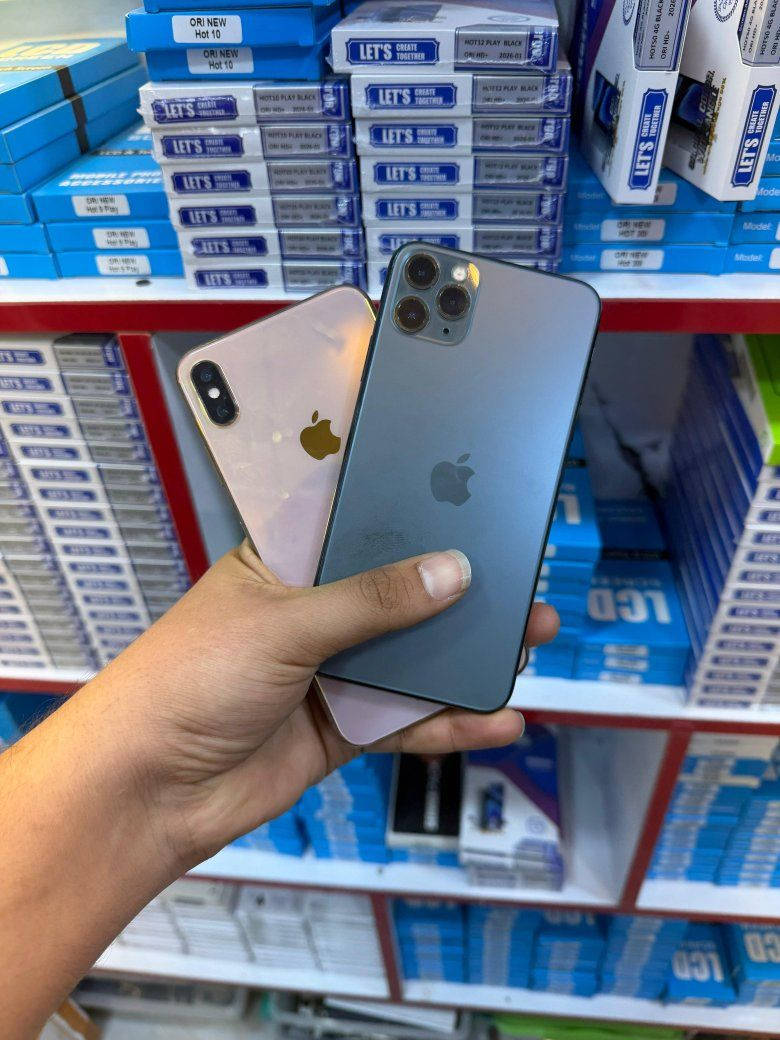 السلام عليكم ايفونات للبيع 
11 برو ماكس ذاكره 256 بطاريه 75 شرق اوسط
خط واحد مستبدل شاشه وبصمه الوجه متوقفه سعرة 190
ايفون اكس ماكس ذاكره 256 مبدل فقط بطاريه 
كلشي شغال سعرة 165 مكاني حله 
***********
