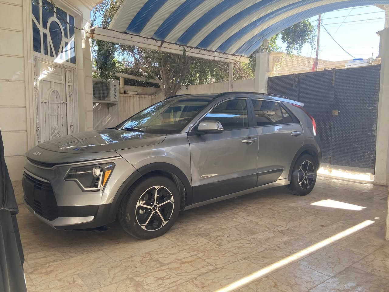 كيا نيرو هايبرد 2024 – نظافة عالية جداً بحالة الوكالة
‏هايبرد اقتصادية جداً

‏تفويلة تكطع تقريباً 850 كم

‏ماشة 5,000 ميل فقط

‏اللون رصاصي غامق

‏الضرر مثل ماموضح بدون دواخل 

‏

‏اهم المواصفات:

‏دخول ذكي + ترحيب

‏وضعيات قيادة: Eco / Sport

‏بصمة أبواب + تشغيل عن بعد

‏بطارية ليثيوم + بصمتين

‏هندبريك كهربائي بصمة

‏إشارات بالمرايا

‏شاشة كبيرة + كاميرا خلفية دوارة

‏ستيرن متحرك + شفتات

‏تحكم ستيرن جهتين

‏تبريد منفصل + تحكم من الشاشة + نظام تنقية هواء

‏كراسي تدفئة + كرسي كهرباء

‏Auto Hold

‏رادار أمامي/جانبي/خلفي

‏مانع تصادم + محدد مسار + تصحيح مسار

‏مثبت سرعة + مانع انزلاق

‏كشنات جلد ومخمل

‏مرايا رادار + نقطة عمياء

‏شحن وايرلس + شحن داخل الكشنات

‏شاشة أعطال + عداد ديجيتال

‏إنارة أمامية وخلفية LED + كشافات

‏إنارة تلقائية Auto

‏نظام صوت Harmon Kardon

‏أوامر صوتية + GPS + نافيجيشن

‏حساس إنارة – مطر – إنفاق – ضغط هواء الإطارات

‏تبريد قطعتين + قيادة ذاتية بالطريق

‏كندشن مركزي + USB + Type-C + حاملات أكواب

‏إنارة داخلية متغيرة بالدشبول + موسيقى ترحيبية 

‏

‏أوتو لايت نهاري 

للتواصل / ***********
