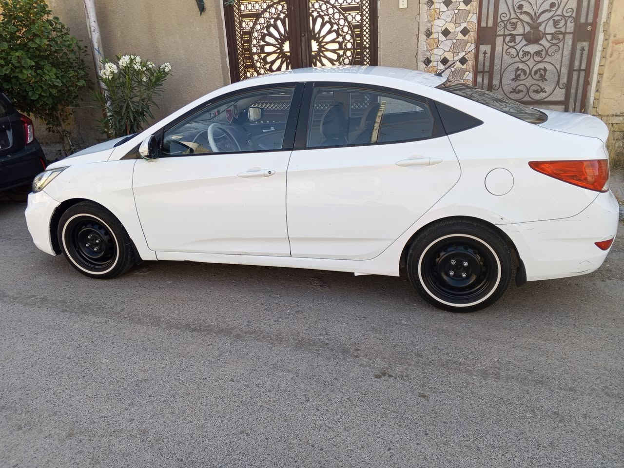 السلام عليكم 
اكسنت 2013 خليجي 
مكينه 1600
سعر 83  
مكينه كير تبريد كفاله تخم تاير دوشمه 
مكفوله من التبديل 
بيها  صبغ باب سايق  ونص جاملغ وربع التكمه 
ودوسه عكس السايق سونار بيهه 
*********** مامتواجد عل فيس
