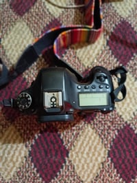 كاميرا 6D • للبيع