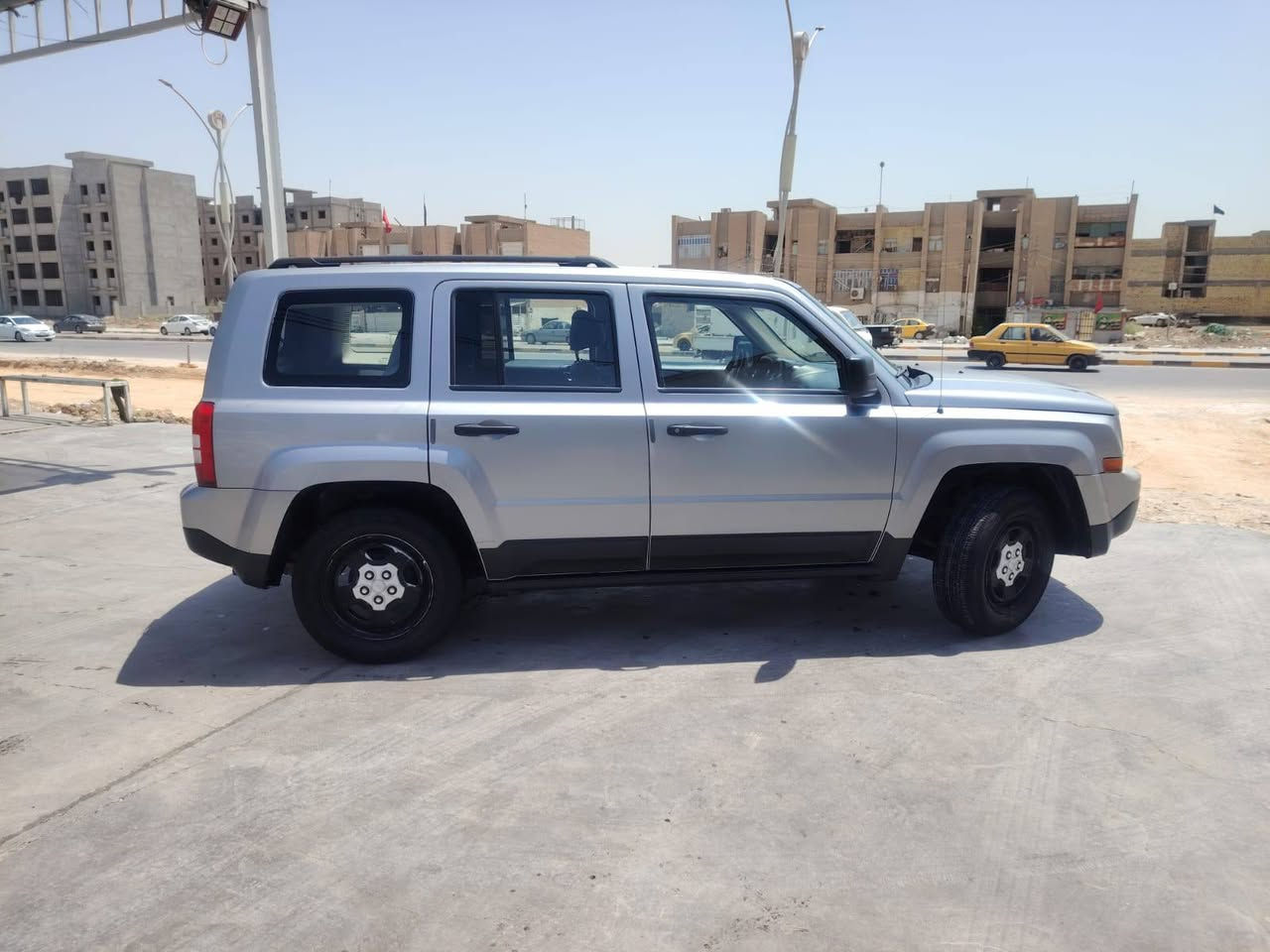 سياره باتريوت موديل 2017 وارد امريكي مكينه 2400 ضربته جاملغ ايسر وضربه خفيفه بالبنيد  السياره خير من الله نظيفه ماشيه 112 السياره شاشه كامره خلفيه تحكم استيرن السعر 120 وبيه مجال للاستفسار الاتصال على الرقم ***********
