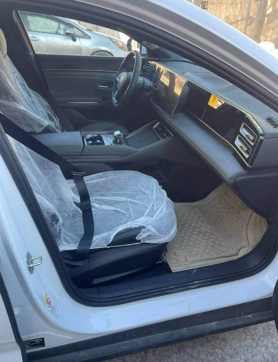 السلام عليكم
للبيع 
Byd_كن L __ موديل 2025
على وضع الشركه مماشيه هواي مرقم كامل لوحات وسنوية 
مرقمه بغداد وجاهزة بأسمي  ✅
السياره : هايبرد & بانزين & كهرباء يعني التفويله الوحده بانزين تمشيك 2100 كيلو✅
سعة التانكي 65لتر    ✅
تحكم تبريد شاشه      ✅
هند بريك كهرباء.        ✅
دشبول شاشه ديجيتال✅
اوتو هولد.                 ✅
تشغيل عن بعد تحكمات مقود✅
اوامر صوتيه.             ✅
مقود جلد حياكه.        ✅
3 وضعيات قيادة.       ✅
كاميرا خلفيه.             ✅
حساسات امامي خلفي ✅
اشاير بل مري.  13 كامره             ✅
دخول كارت NFC بالمري 🛜
تتسع المقصورة ل 5 ركاب👨‍👩‍👧‍👧
المقاعد جلد اسود ملكي 
اناره داخليه LED✅
لد امامي LED✅
‏LED بك لايت دخاني ✅
قطعتين تبريد ✅
كروس مثبت سرعة✅
مانع تزحلق✅
منفذ شاحنه خلفية✅
  فتحه سقف ✅
🔴 جميع العده مالتها موجوده 
وشاشة بيها كامل تطبيقات
العنوان بغداد 
رقم صـــاحب السيارة: *********** وبي واتساب
