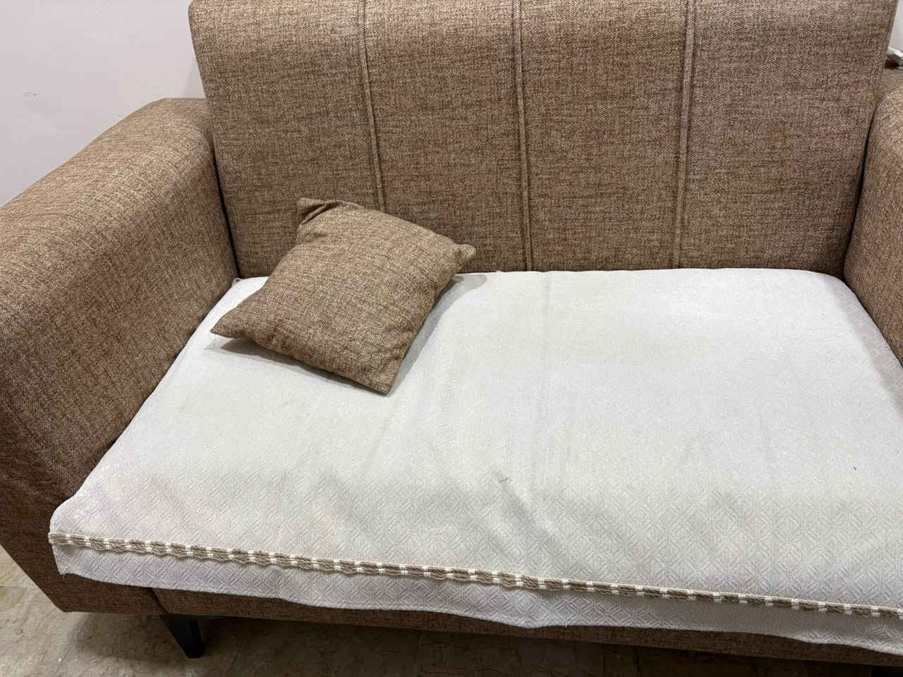 للبيع (تخم وكاونتر) التخم قطعتين  ٣ نفرات وقطعه نفرين وقطعتين ام النفر والكاونتر ٣ قطع مثل ما موضح بصوره مكاني البنوك بسعر زين تواصل خاص او واتساب ***********
