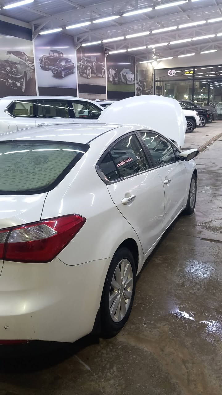 سلام عليكم من رخصت الادمن سيراتو ١٤ مكينه كير حداديه تبريد تدفئه كله كفاله بيه ضربه جوه لقفل مال جنطه وبراغي جنطه مرخايات  وبيه باردات شوف لعين لاتبديل ولا صبغ  استفسار. ***********
